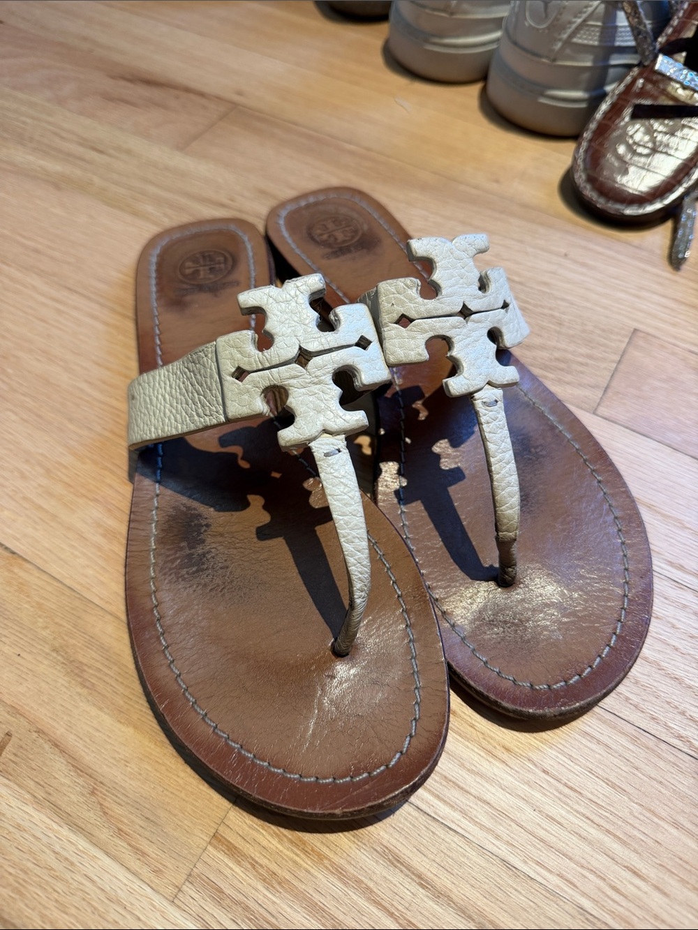Women's Tory Burch miller 9.5 ivory Leather Thong Sandals